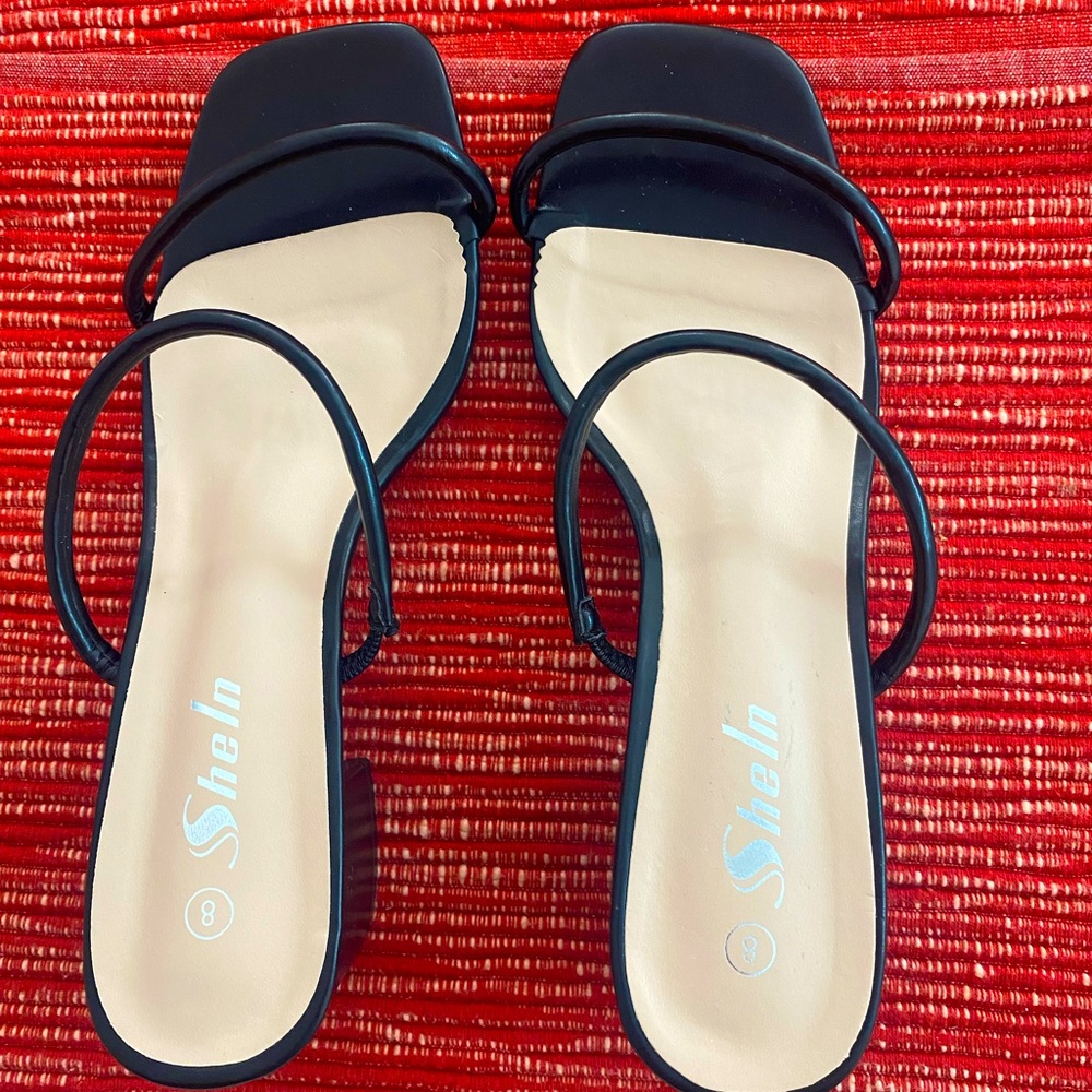 NWOT Sheln SHEIN strappy slip-on sandals with block heel size 8